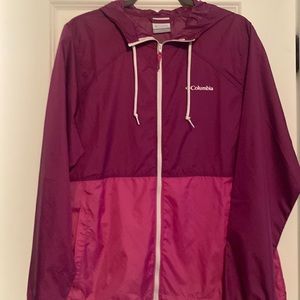 Columbia full zip windbreaker.